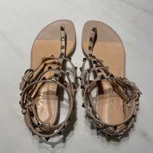 NWT Vinci Rockstud Leather Sandals